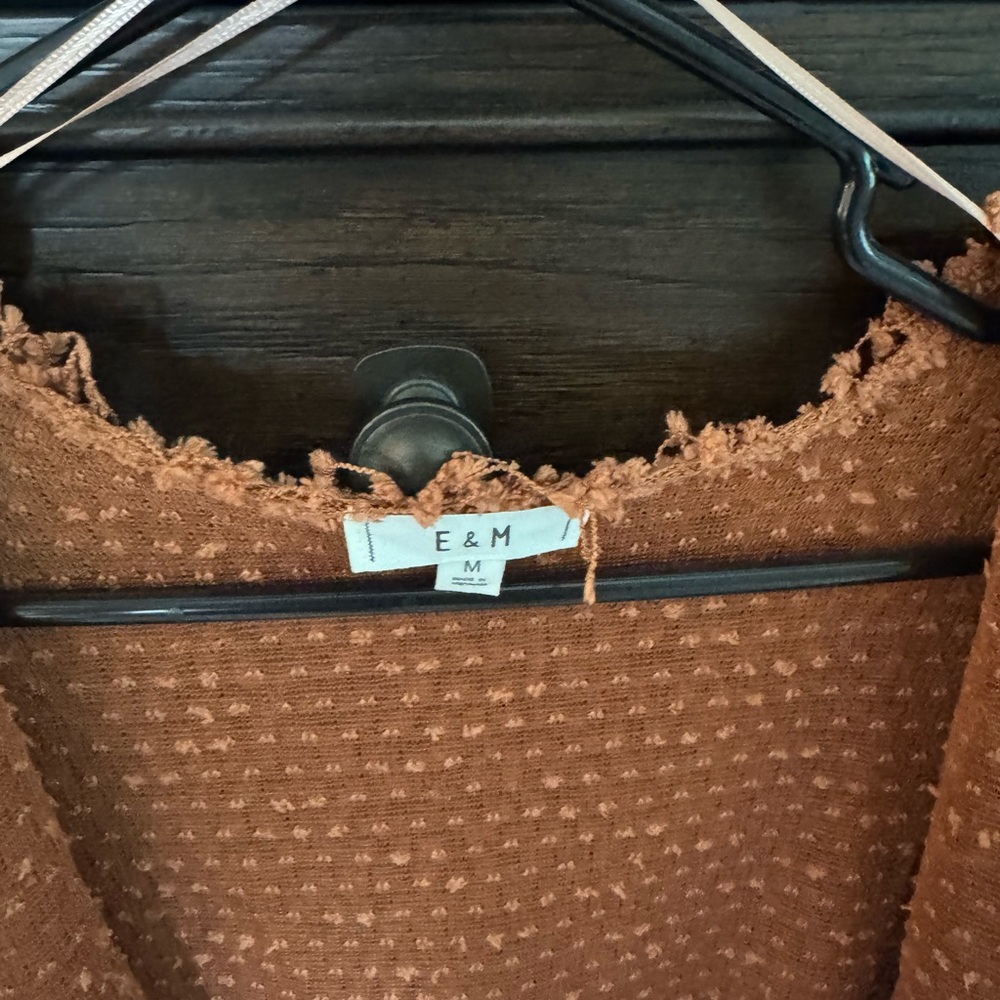 Women's Textured Rust Sweater - Picture 3 of 3